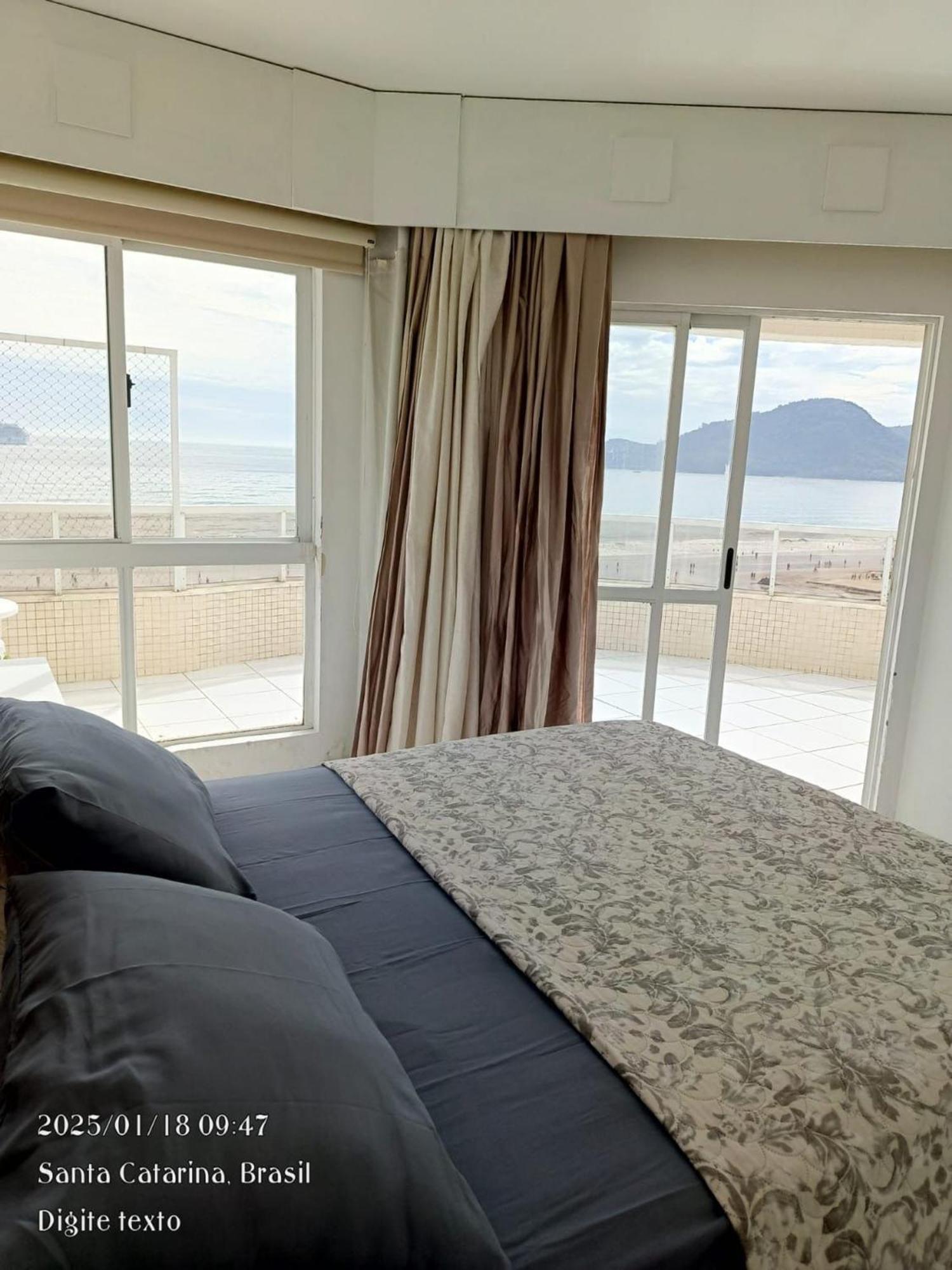 Frente Mar, Churrasqueira, 03 Dorm. * Balneario Camboriu